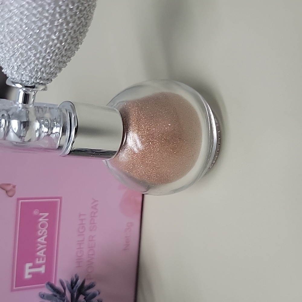 Glitter Body Power. Glam up your look with highly Reflective Glitter Body Power - Picture 1 of 11